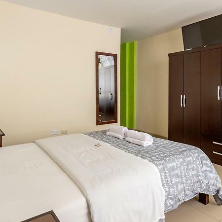 Hostal Florida Chiclayo Esterno foto