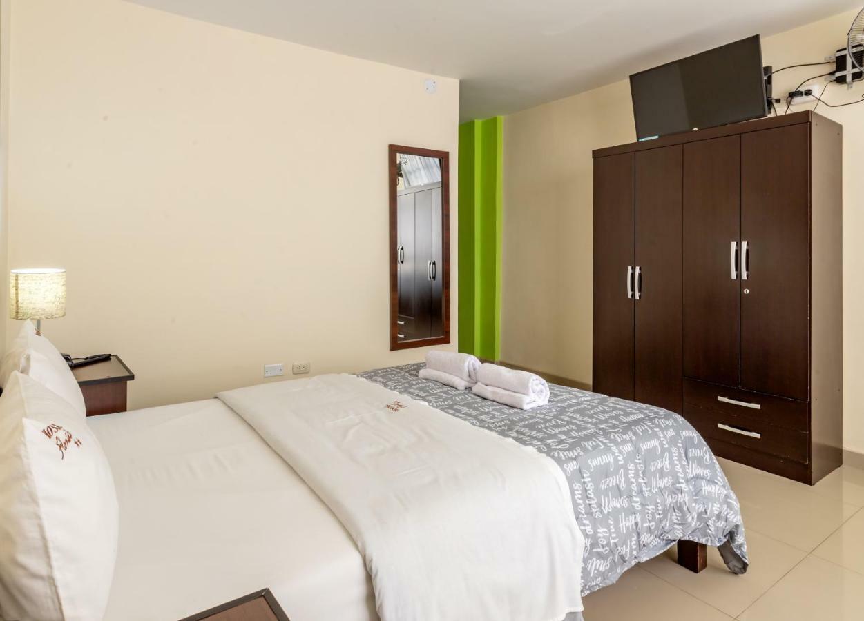 Hostal Florida Chiclayo Esterno foto